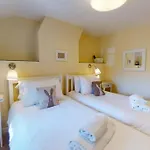 Picturesque Cottage In Shakespeare Country And Cotswolds