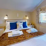 Picturesque Cottage In Shakespeare Country And Cotswolds