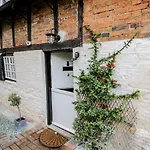 4 Masons Court