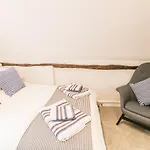 4 Masons Court
