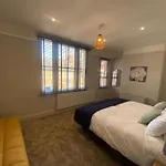 Sl - Fabulous 2 Bed Character Property Close To Town