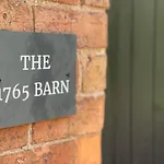 Elegant Peaceful Barn In Rural Village Setting Close To Stratford Upon Avon