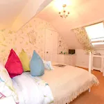 Twelfth Night Guesthouse