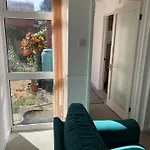 Private Room & Lounge In Town Centre With Parking