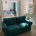 Private Room & Lounge In Town Centre With Parking