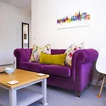 Stylish 1-Bed - Free Parking - Town Centre