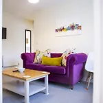 Stylish 1-Bed - Free Parking - Town Centre