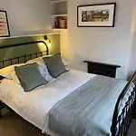 A Cosy Cottage In The Heart Of Stratford Upon Avon