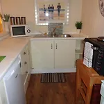 Log Cabin, Conveniently Situated Halfway Between Stratford And Warwick