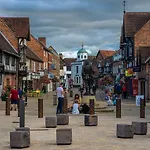 Stratford-Upon-Avon Luxury Snug With Free Parking