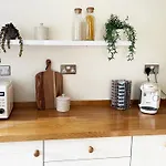 Traditional 2 Bedroom Cottage