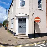 Central Townhouse In Stratford Upon Avon