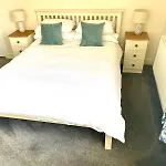 Town Centre Apartment Perfect Location With On-Street Parking