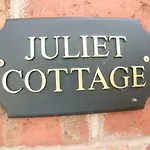 Juliet Cottage Hot Tub Sleeps 3 Singles Or Double