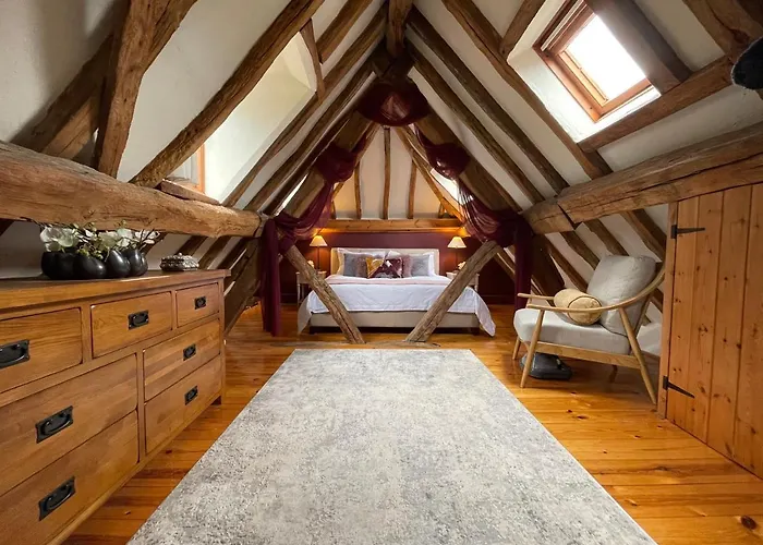 Elegant Peaceful Barn In Rural Village Setting Close To Stratford Upon Avon