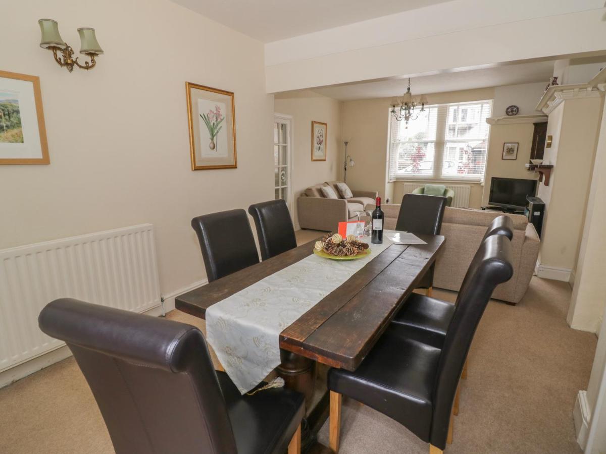 5 Albany Road *