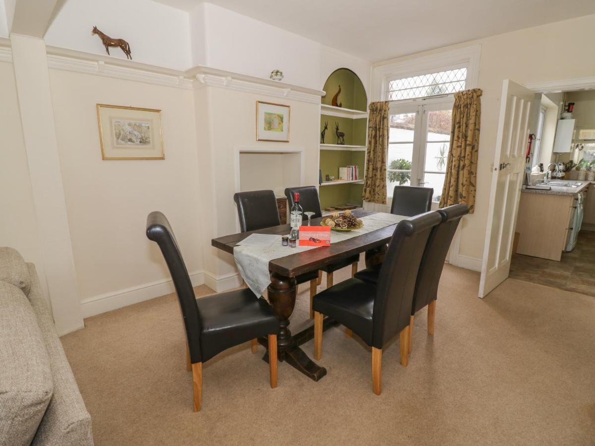 5 Albany Road *