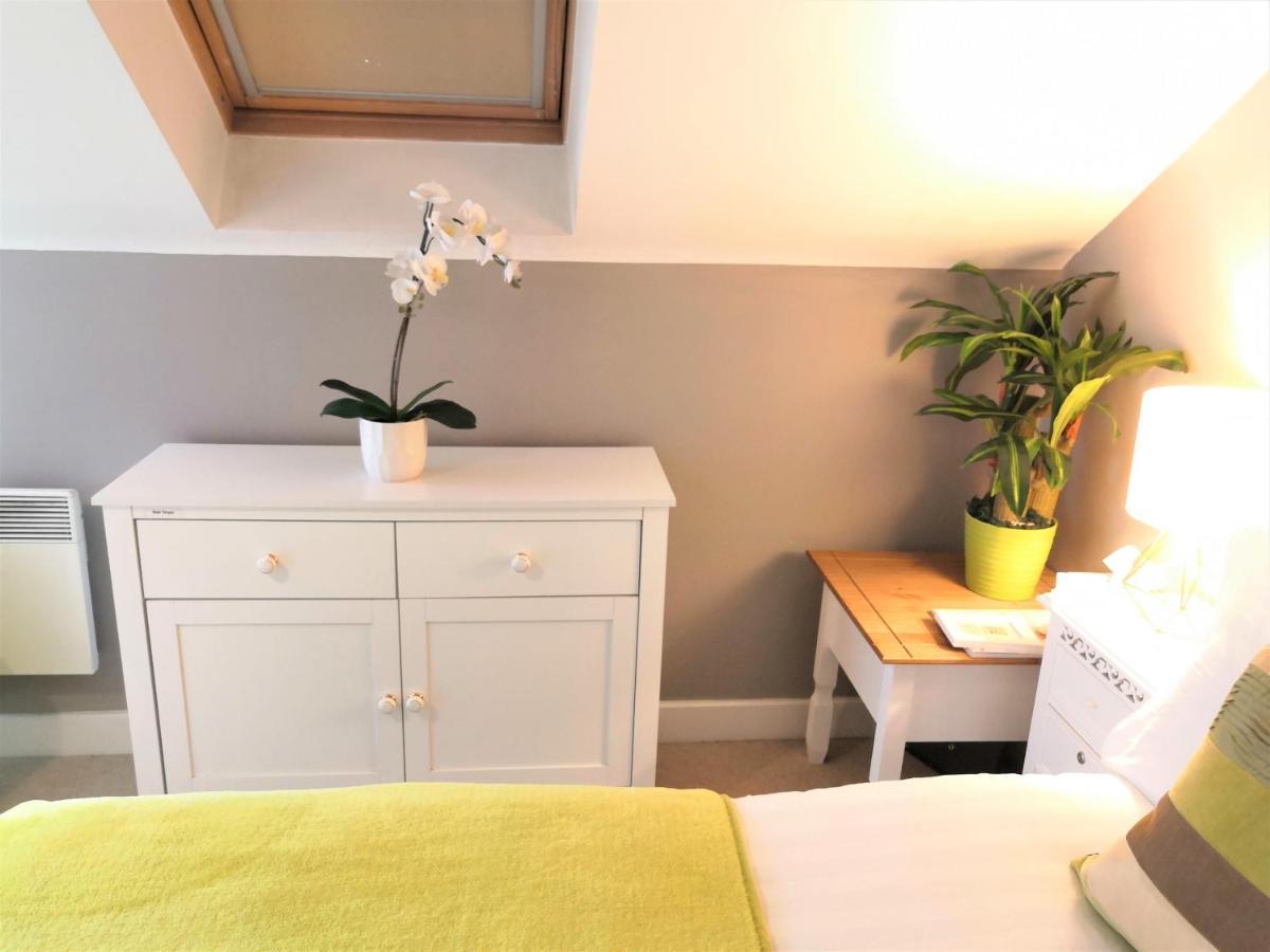 Bard's Nest, Crucible Apartment, Free Private Parking, 3 Mins Walk To Birthplace Apartment