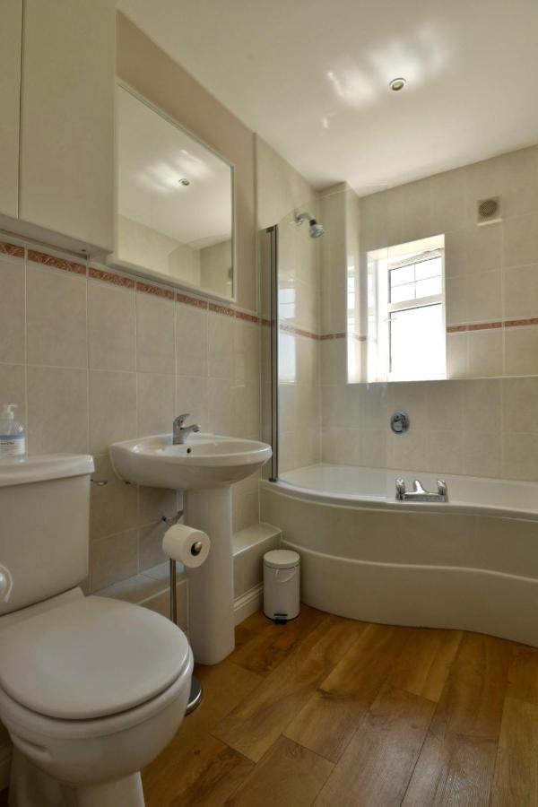 Holiday home 47 Wetherby Way, 3 Bedrooms, Sleeps 6, Easy Walk To Town, Parking, Self Catering, Great View
