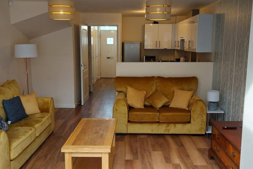 Holiday home Modern 5 Bed, Sleeps 9, Free Parking, Walk To Town Stratford-upon-Avon
