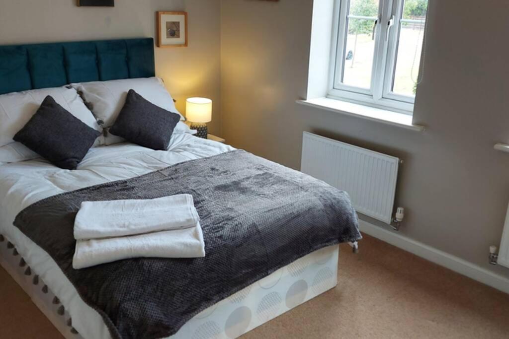 Holiday home Modern 5 Bed, Sleeps 9, Free Parking, Walk To Town Stratford-upon-Avon
