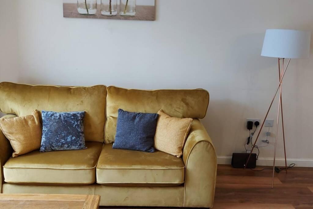 Modern 5 Bed, Sleeps 9, Free Parking, Walk To Town Holiday home Stratford-upon-Avon