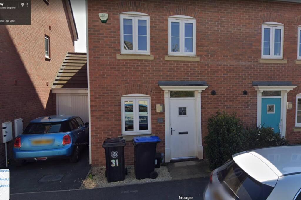 Modern 5 Bed, Sleeps 9, Free Parking, Walk To Town Holiday home *
