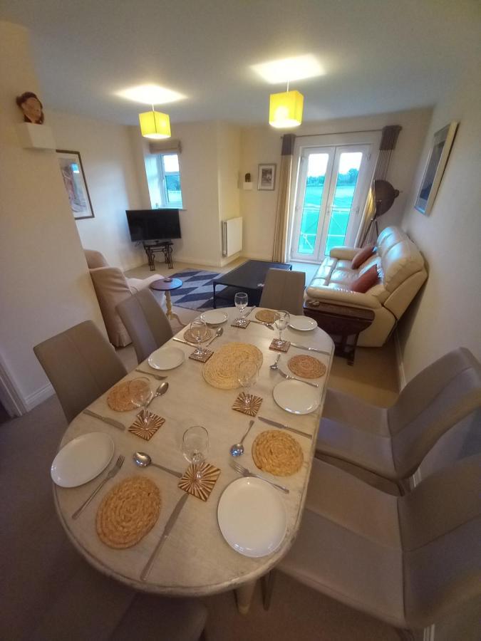 Holiday home 47 Wetherby Way, 3 Bedrooms, Sleeps 6, Easy Walk To Town, Parking, Self Catering, Great View *