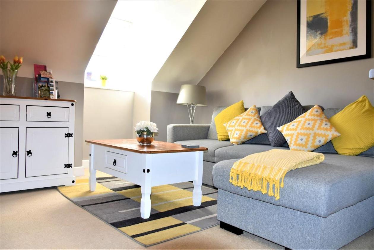 Apartment Bard's Nest, Crucible Apartment, Free Private Parking, 3 Mins Walk To Birthplace *
