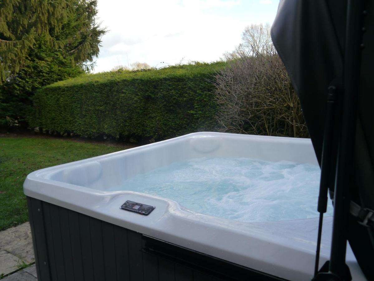 Macbeth - Sleeps Up To 5 - New Hot Tub Holiday home Stratford-upon-Avon