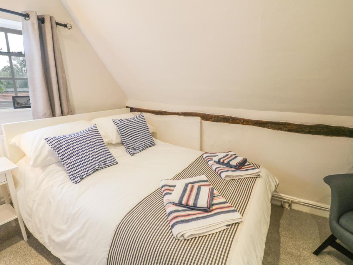 4 Masons Court * Stratford-upon-Avon