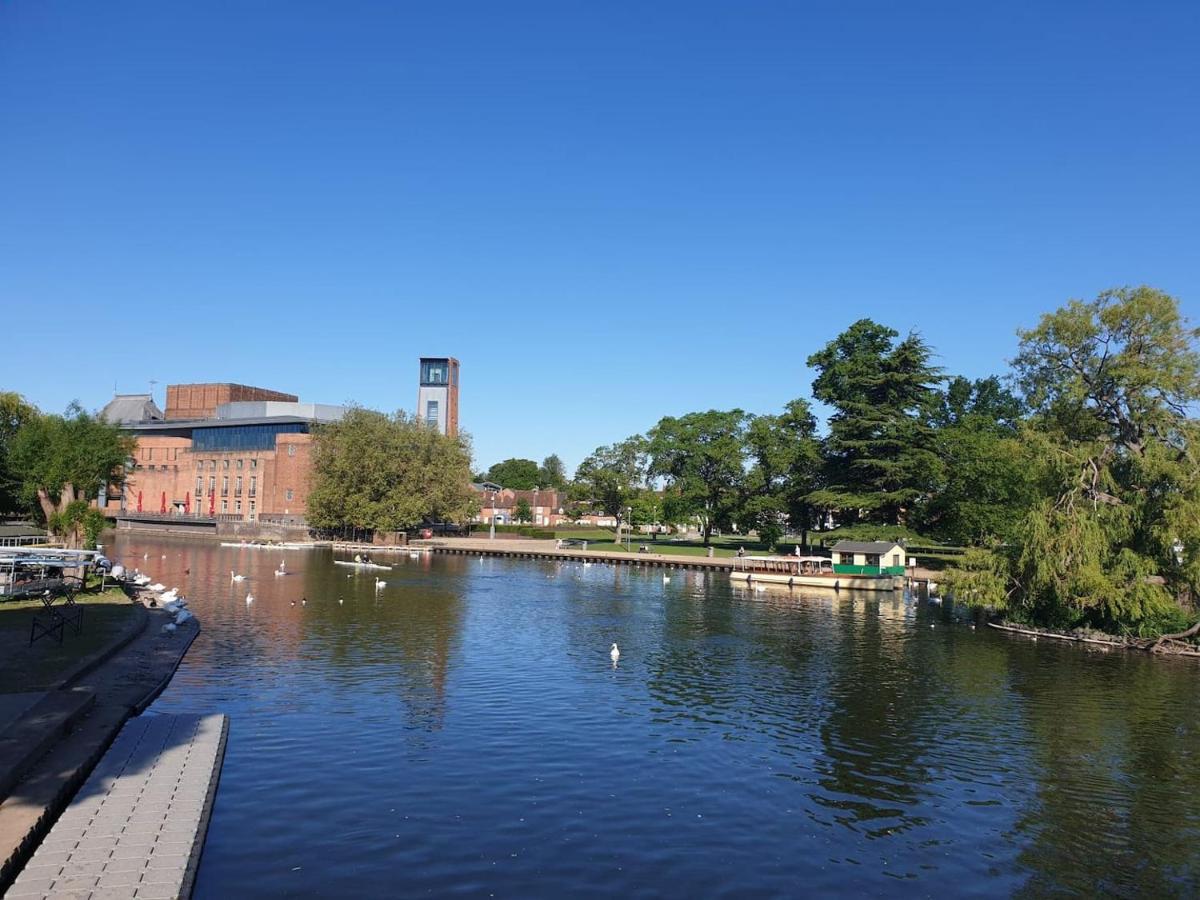 Beverley Thrills Caraglamping Stratford-upon-Avon