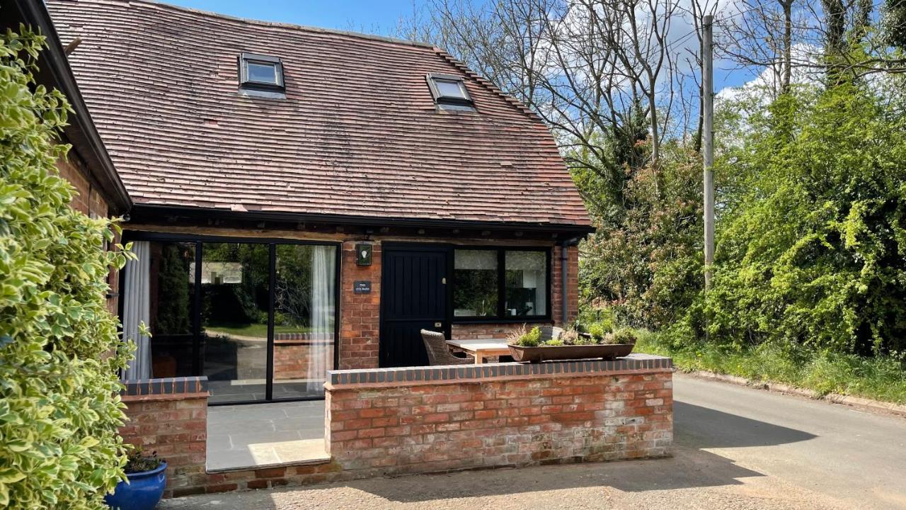 Elegant Peaceful Barn In Rural Village Setting Close To Upon Avon Holiday home *