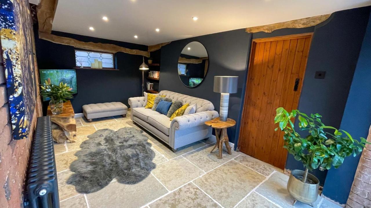 Elegant Peaceful Barn In Rural Village Setting Close To Upon Avon