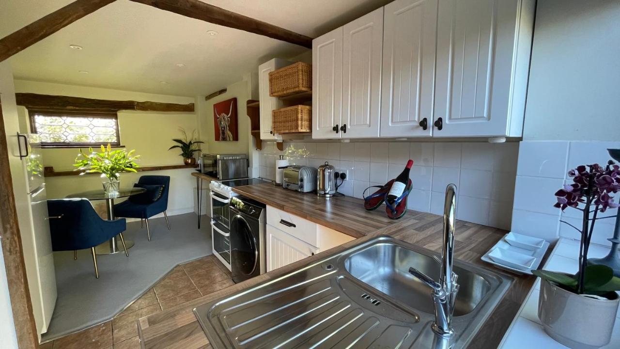 Elegant Peaceful Barn In Rural Village Setting Close To Upon Avon Holiday home *