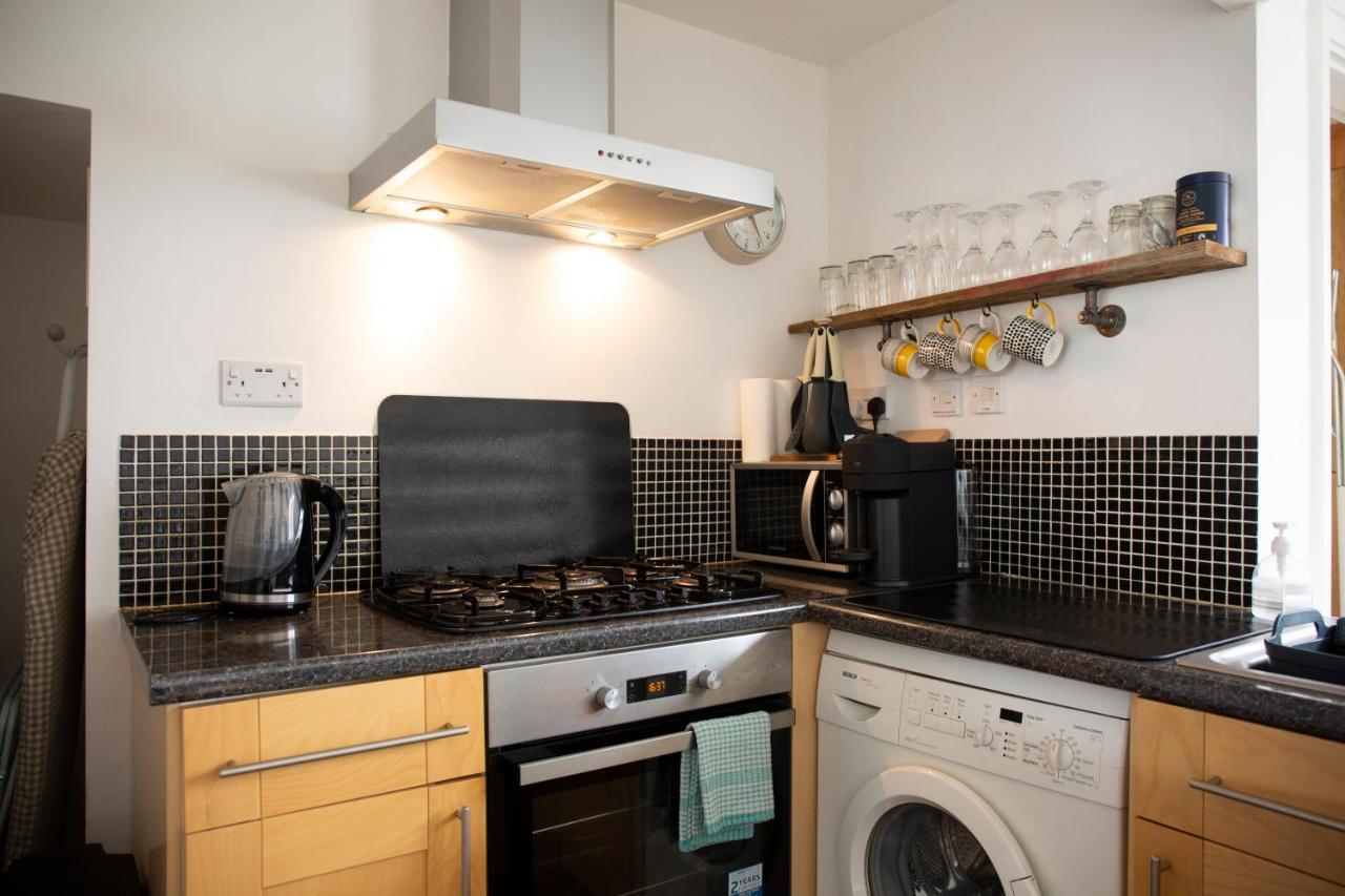 Central Townhouse In Upon Avon Apartment