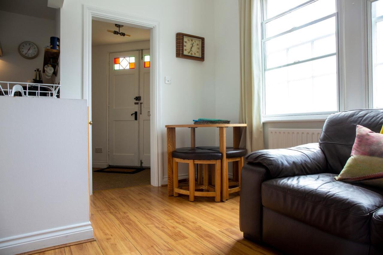 Central Townhouse In Upon Avon Apartment *