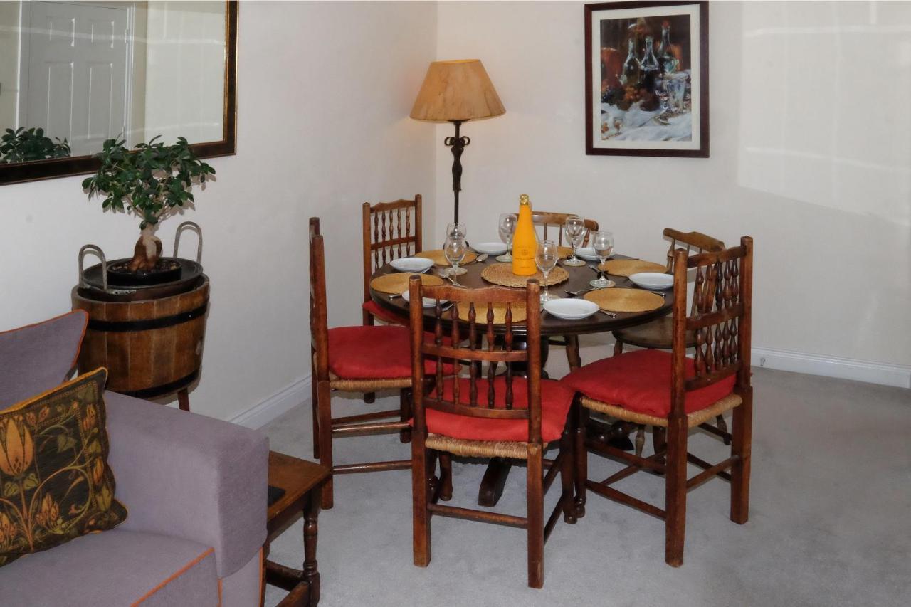 Holiday home 47 Wetherby Way, 3 Bedrooms, Sleeps 6, Easy Walk To Town, Parking, Self Catering, Great View