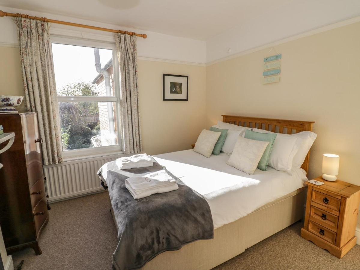 5 Albany Road *