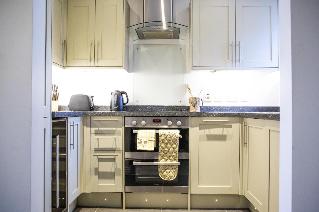 Apartment Stylish 1-bed - Free Parking - Town Centre *