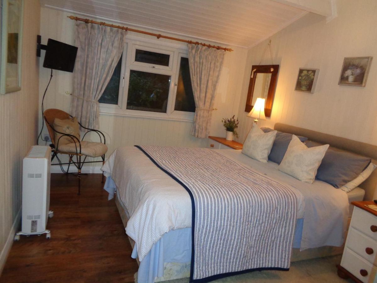 Log Cabin, Conveniently Situated Halfway Between And Warwick Apartment Stratford-upon-Avon