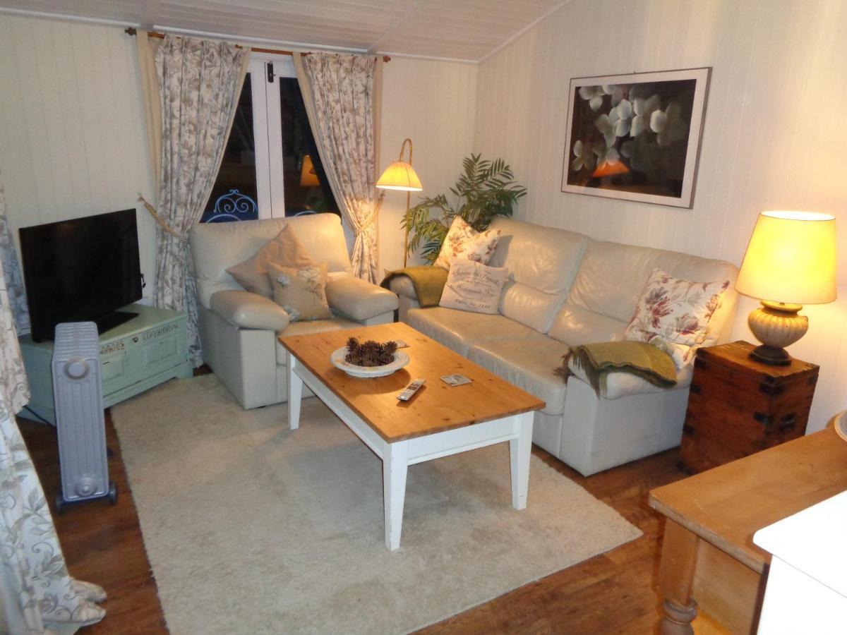 Log Cabin, Conveniently Situated Halfway Between And Warwick Apartment Stratford-upon-Avon