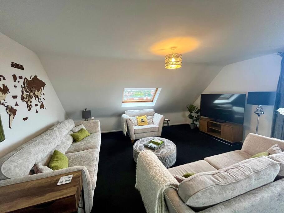 Bs - Luxury 2 Bed With Garage In Town Centre Apartment *