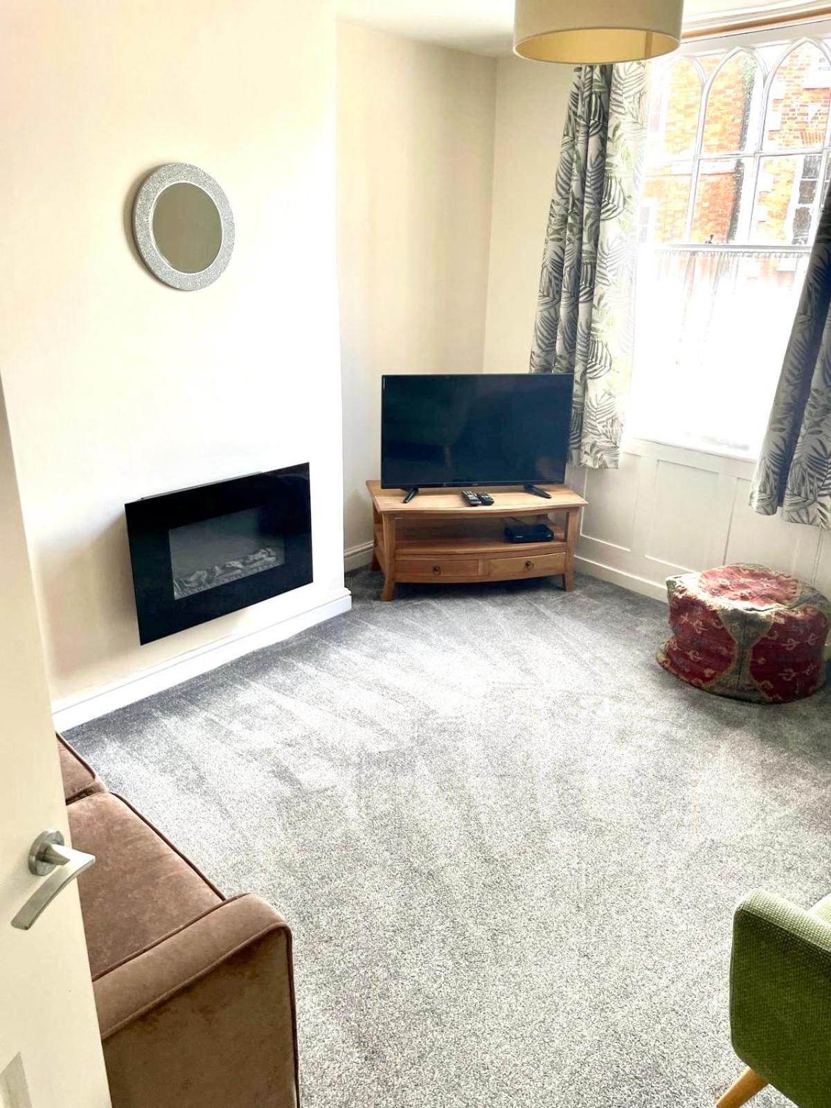Town Centre Perfect Location With On-street Parking Apartment