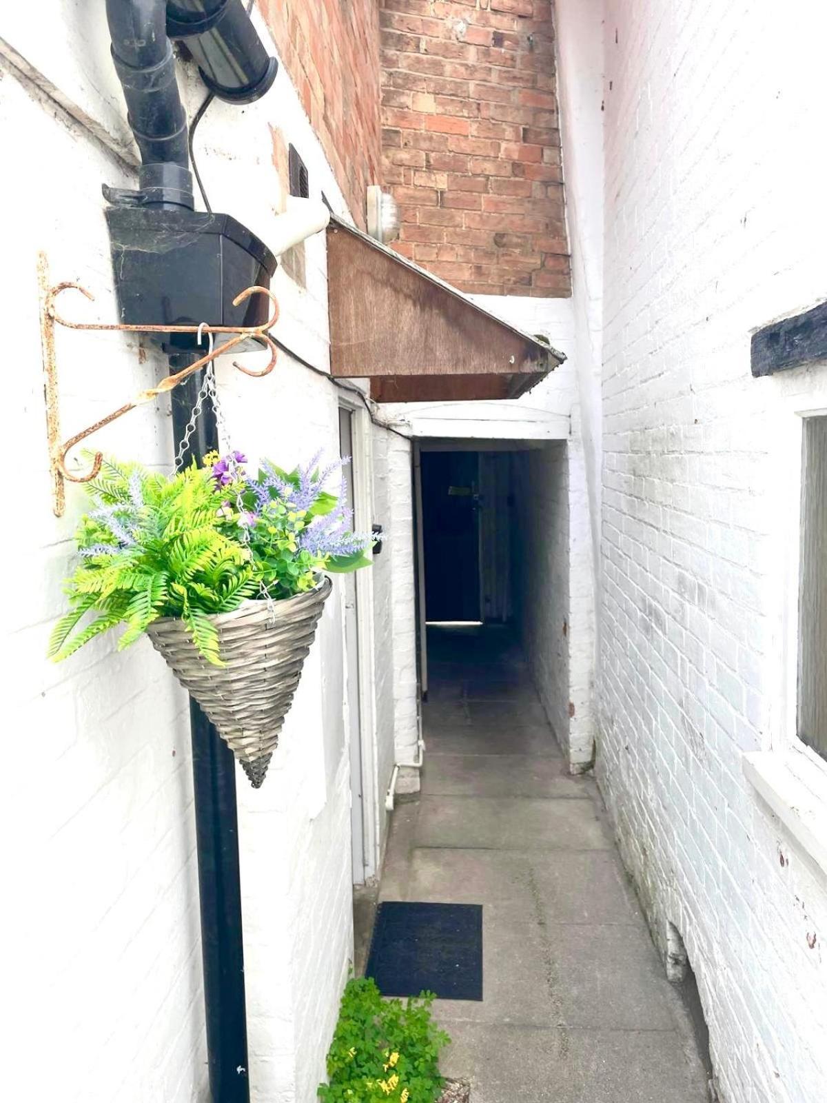 Town Centre Perfect Location With On-street Parking * Stratford-upon-Avon