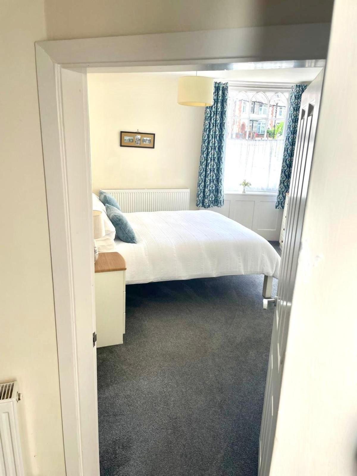 Town Centre Perfect Location With On-street Parking * Stratford-upon-Avon