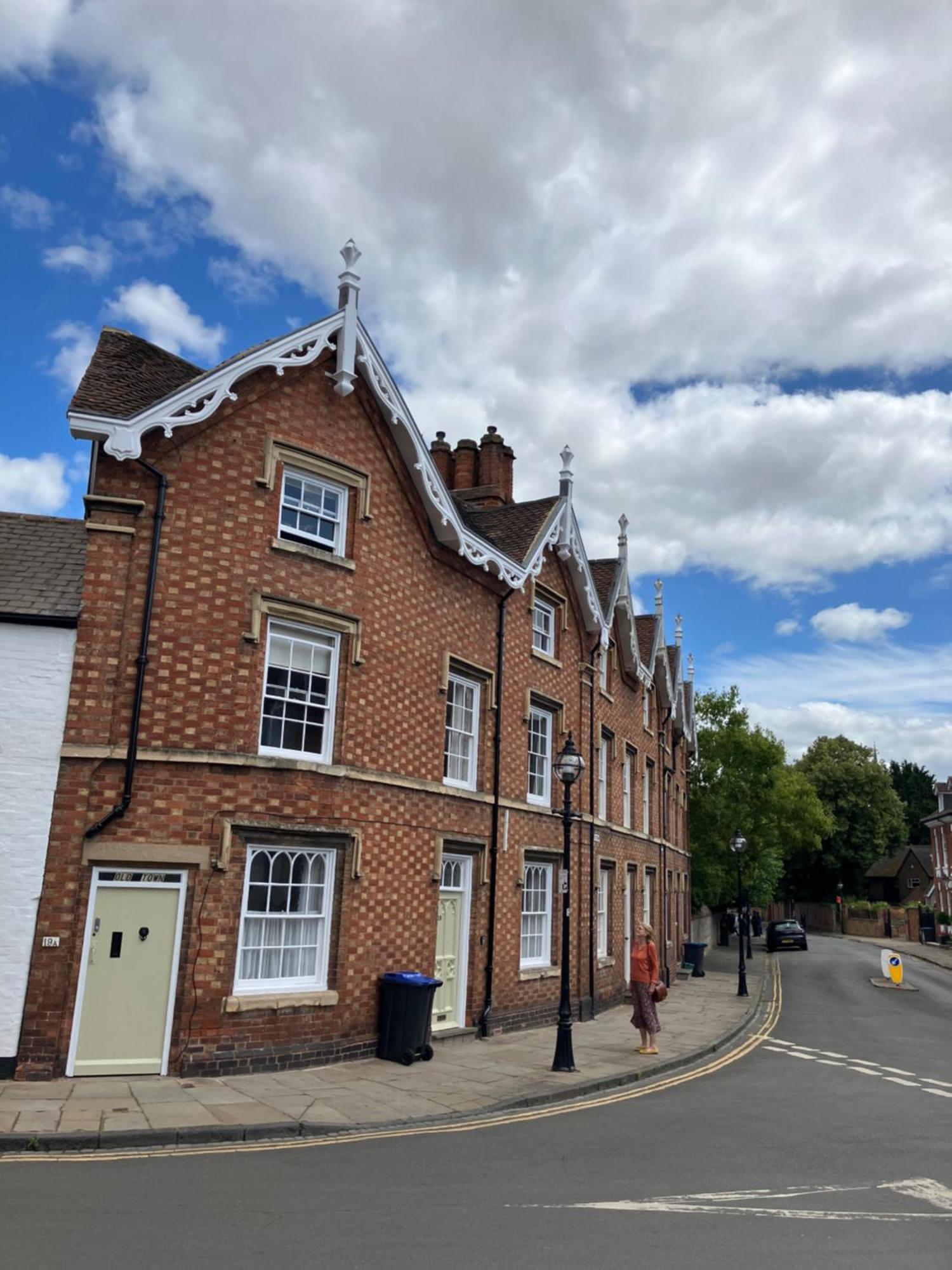 Town Centre Perfect Location With On-street Parking