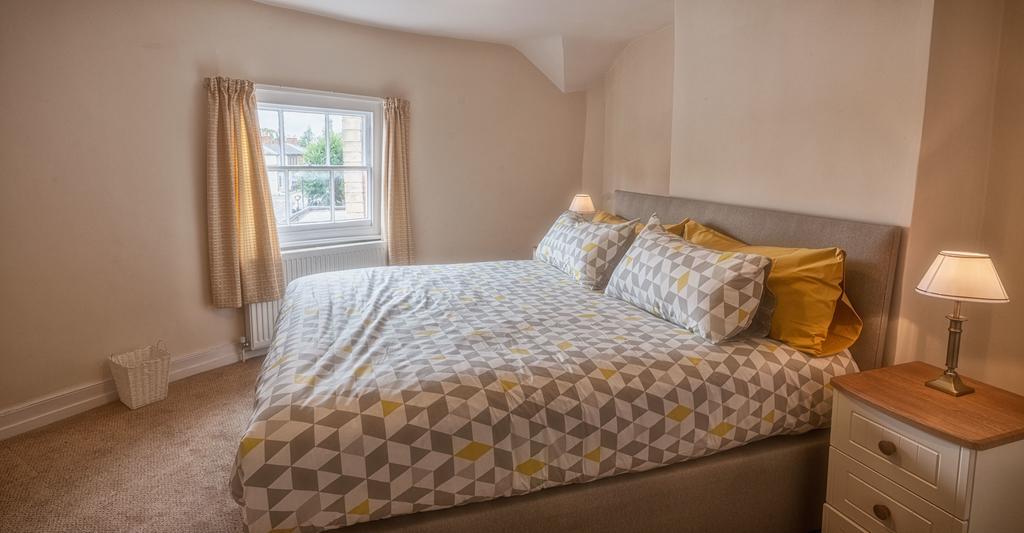 Town Centre Perfect Location With On-street Parking Apartment