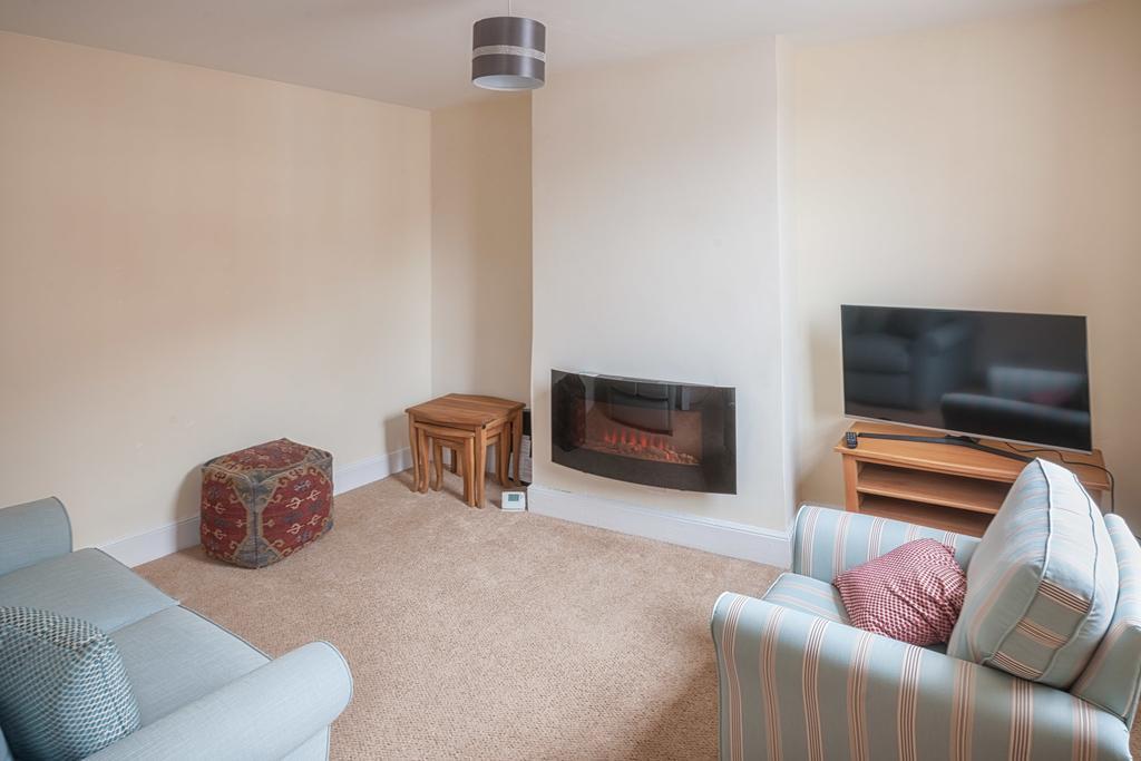 Town Centre Perfect Location With On-street Parking