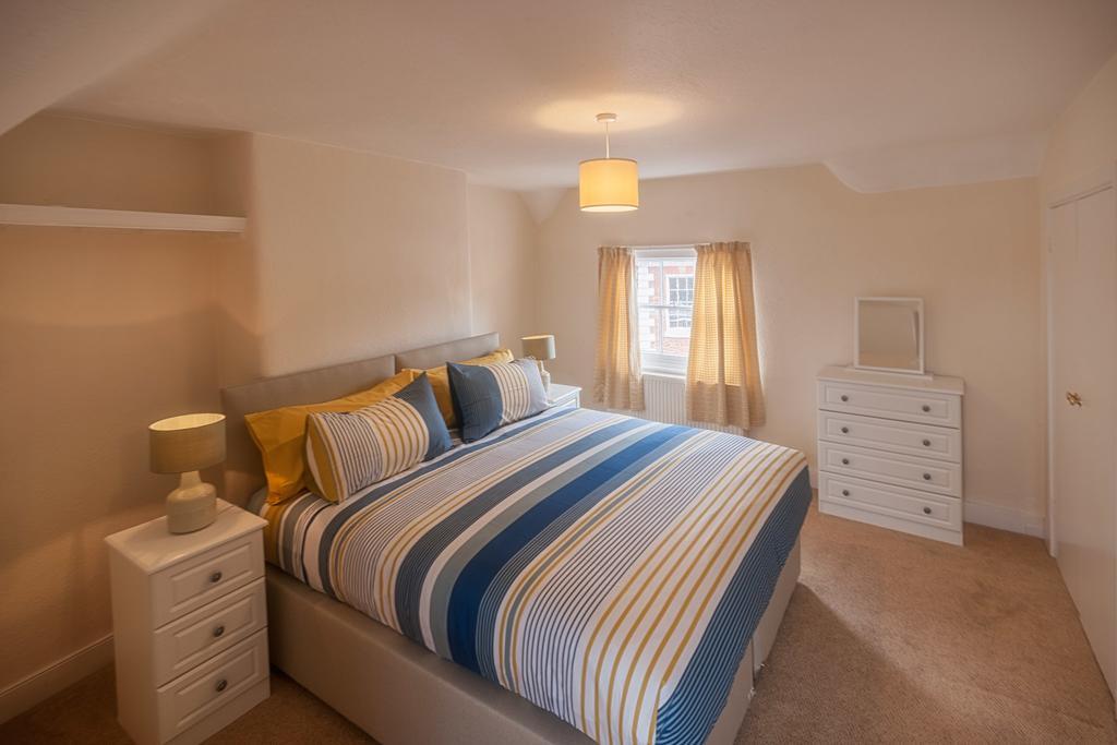 Town Centre Perfect Location With On-street Parking * Stratford-upon-Avon
